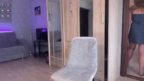 Snapshot of tara_bruno chatting on October 19, 2025, 10:16 am Tara online show from October 19, 2025, 10:16 am