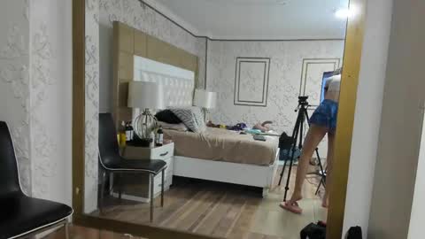 Snapshot of tara_hot1 chatting on May 10, 2026, 1:00 am Tara online show from May 10, 2026, 1:00 am
