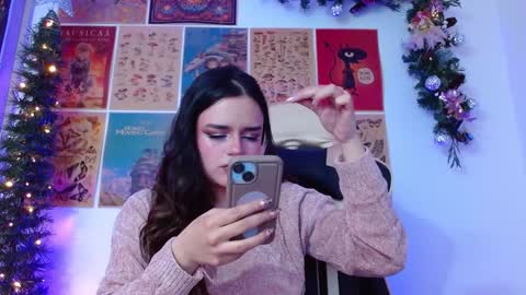 Snapshot of tara_hs chatting on December 11, 2024, 2:11 pm online show from December 11, 2024, 2:11 pm