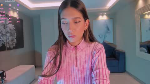 Snapshot of taralawrence chatting on October 18, 2025, 4:48 am Tara Lawrence online show from October 18, 2025, 4:48 am