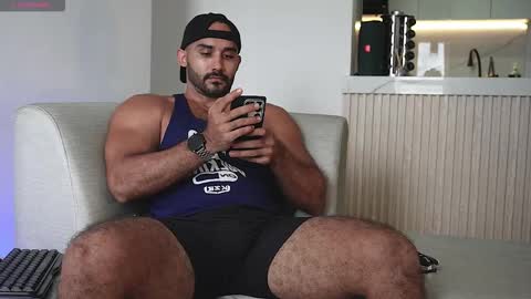 Snapshot of tarek_dan chatting on October 1, 2025, 8:48 pm Tarek online show from October 1, 2025, 8:48 pm