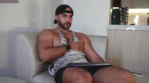 Snapshot of tarek_dan chatting on October 8, 2025, 12:14 pm Tarek online show from October 8, 2025, 12:14 pm