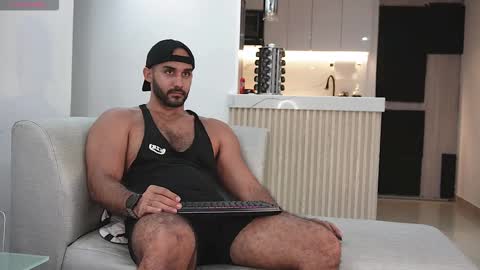 Snapshot of tarek_dan chatting on October 10, 2025, 1:04 am Tarek online show from October 10, 2025, 1:04 am