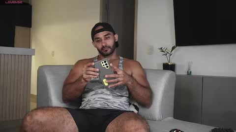 Snapshot of tarek_dan chatting on October 22, 2025, 9:03 pm Tarek online show from October 22, 2025, 9:03 pm