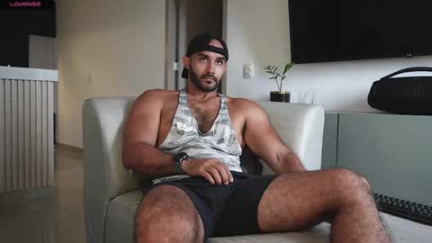 Snapshot of tarek_dan chatting on October 23, 2025, 2:27 pm Tarek online show from October 23, 2025, 2:27 pm