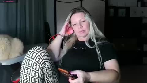 Tasha  Moon online show from October 24, 2025, 5:09 pm