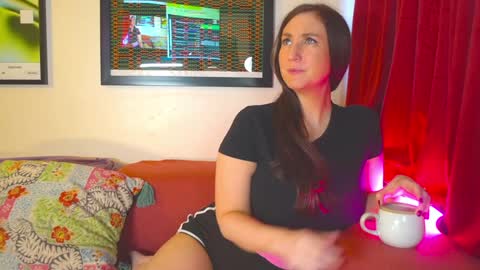 Vivian  Clark online show from November 9, 2025, 2:04 pm