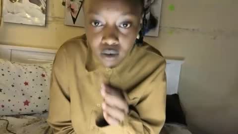 tatianamitchelle014 online show from May 1, 2026, 9:25 am