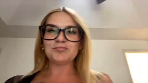 Snapshot of tattedlilmama chatting on July 23, 2026, 3:54 pm Tattedlilmama online show from July 23, 2026, 3:54 pm