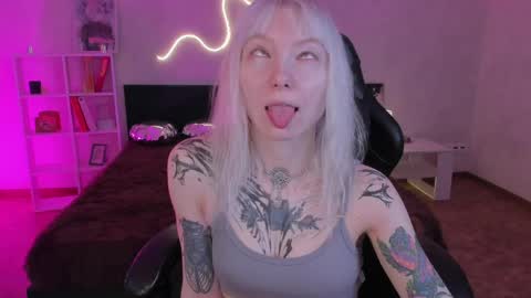 tattoo_artbaby online show from April 22, 2026, 12:46 am
