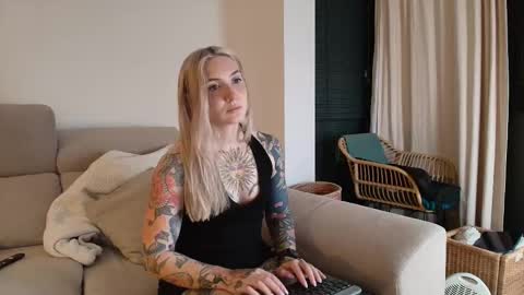 tattoobbgirl online show from February 11, 2026, 6:57 pm