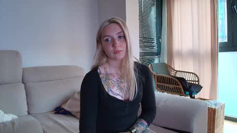 tattoobbgirl online show from February 27, 2026, 5:35 pm