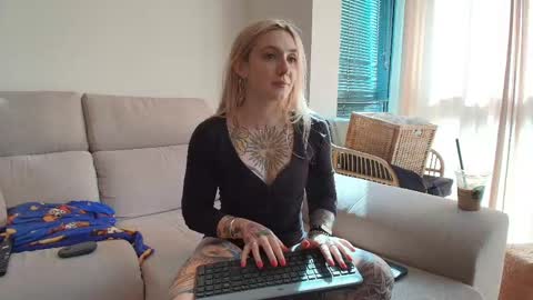 tattoobbgirl online show from May 1, 2026, 3:49 pm
