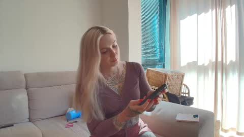 tattoobbgirl online show from May 5, 2026, 3:42 pm