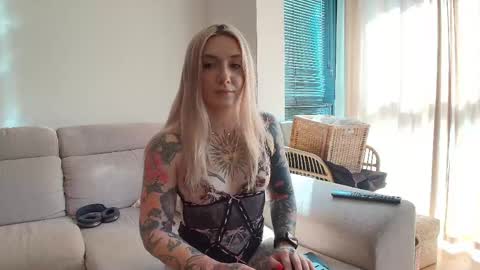 tattoobbgirl online show from May 6, 2026, 3:28 pm