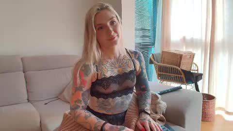 tattoobbgirl online show from May 8, 2026, 4:45 pm