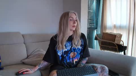 tattoobbgirl online show from May 13, 2026, 6:27 pm