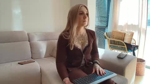 tattoobbgirl online show from May 14, 2026, 3:19 pm