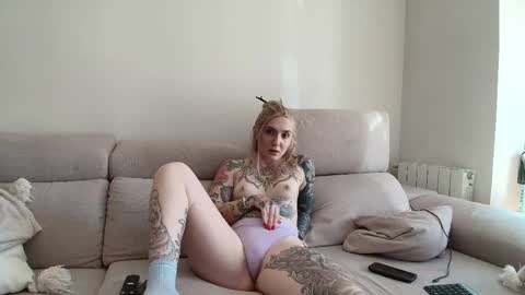 tattoobbgirl online show from May 23, 2026, 2:54 pm