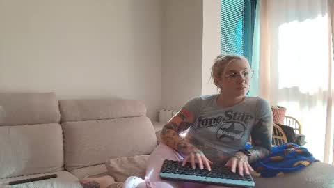 tattoobbgirl online show from June 12, 2026, 3:55 pm
