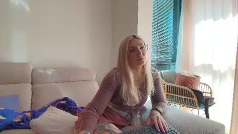 tattoobbgirl online show from June 17, 2026, 3:24 pm