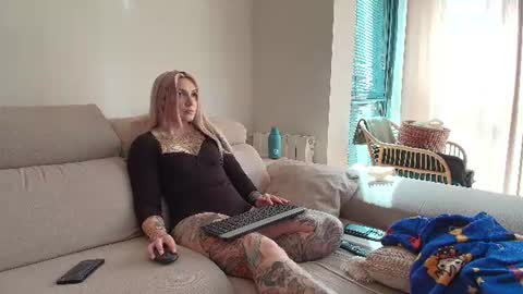 tattoobbgirl online show from June 22, 2026, 3:09 pm