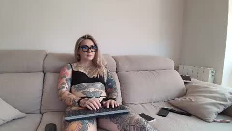 tattoobbgirl online show from June 23, 2026, 5:11 pm