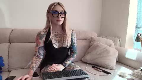 tattoobbgirl online show from June 27, 2026, 4:01 pm