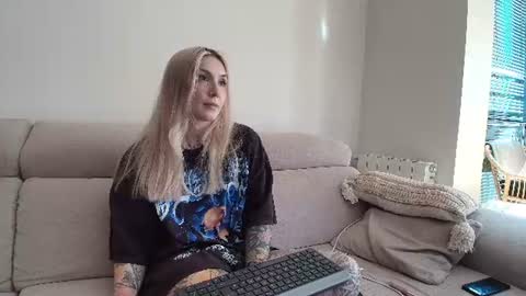 tattoobbgirl online show from July 3, 2026, 2:34 pm