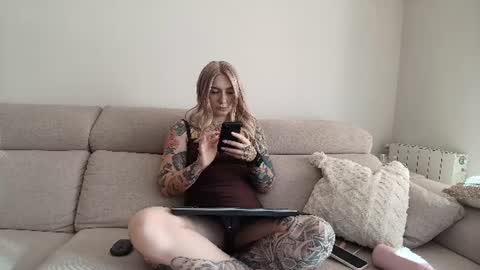 tattoobbgirl online show from July 8, 2026, 4:33 pm