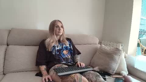 tattoobbgirl online show from July 11, 2026, 3:37 pm