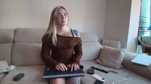 tattoobbgirl online show from July 17, 2026, 5:29 pm
