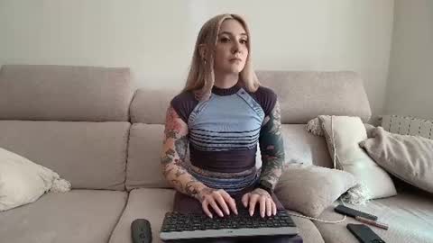 tattoobbgirl online show from July 27, 2026, 3:41 pm