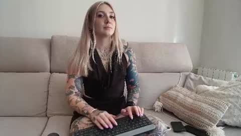 tattoobbgirl online show from July 28, 2026, 2:35 pm
