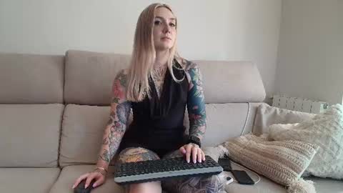 tattoobbgirl online show from July 28, 2026, 3:21 pm