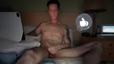 Snapshot of tattooed_love_boy chatting on January 18, 2025, 10:06 pm tattooed love boy online show from January 18, 2025, 10:06 pm