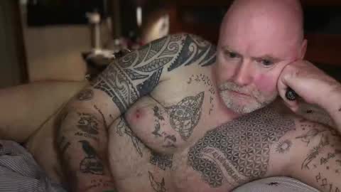 Tattooeddilf 01 online show from April 17, 2026, 11:19 pm
