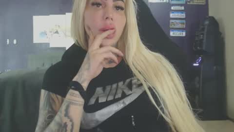 Snapshot of tatuada_safada chatting on December 23, 2025, 6:33 am tatuada_safada online show from December 23, 2025, 6:33 am