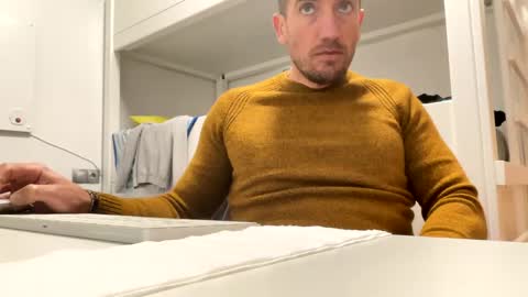 Tatuador40 online show from January 19, 2025, 11:32 pm