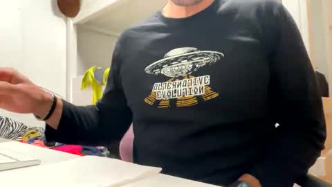 Tatuador40 online show from November 9, 2025, 11:25 pm