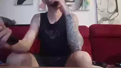 Tatuado20cm online show from May 18, 2026, 6:58 pm