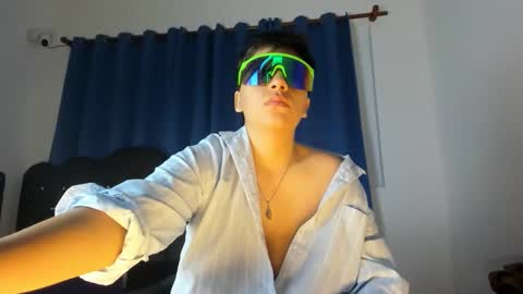 Snapshot of taveko_soler chatting on April 6, 2026, 7:04 pm Taveko online show from April 6, 2026, 7:04 pm
