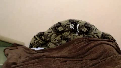 Taya online show from November 17, 2025, 5:41 pm