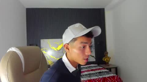 Snapshot of taylermiles chatting on December 18, 2025, 3:12 am TAYLER online show from December 18, 2025, 3:12 am