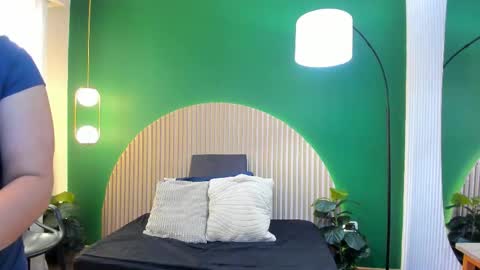 Taylor Bennet online show from December 20, 2025, 11:50 am