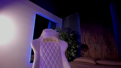 Snapshot of taylor_jonnees chatting on February 17, 2025, 4:26 pm Taylor Help me to get 100 thumbs up online show from February 17, 2025, 4:26 pm