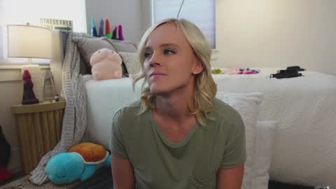 Snapshot of taylor_love_303 chatting on January 23, 2025, 5:52 pm Taylor -- online show from January 23, 2025, 5:52 pm