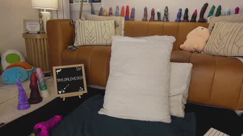 Snapshot of taylor_love_303 chatting on September 16, 2025, 10:27 am Taylor -- online show from September 16, 2025, 10:27 am