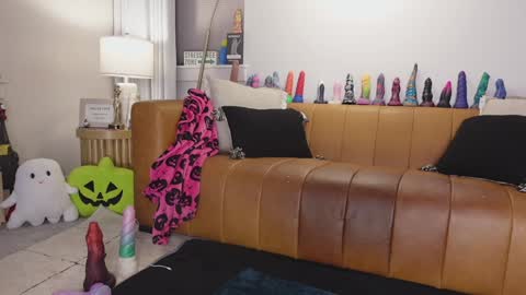 Snapshot of taylor_love_303 chatting on October 9, 2025, 10:35 am Taylor -- online show from October 9, 2025, 10:35 am