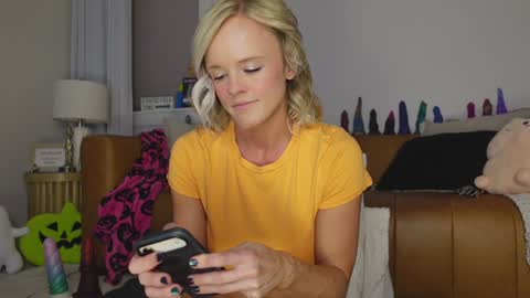 Snapshot of taylor_love_303 chatting on October 12, 2025, 10:03 am Taylor -- online show from October 12, 2025, 10:03 am